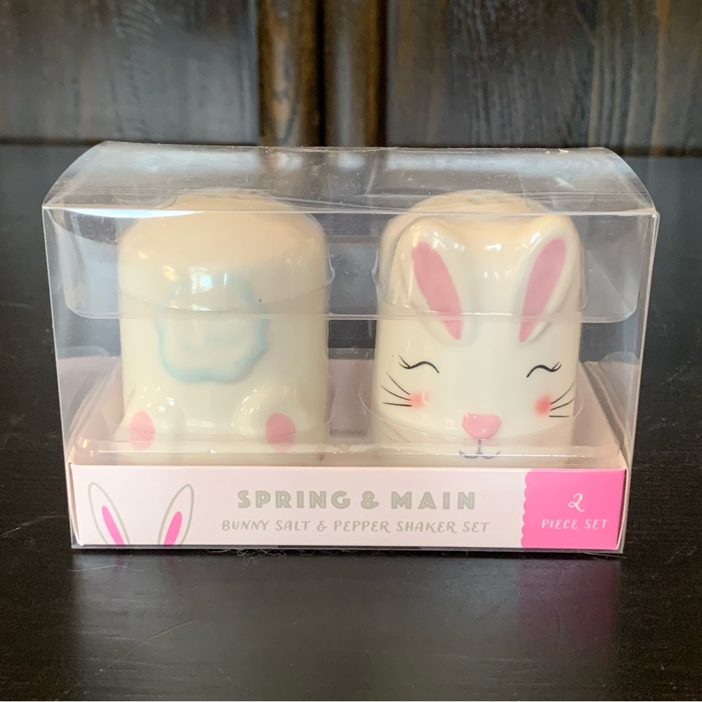 Spring & Main Easter Bunny Ceramic Salt and Pepper Shaker Set